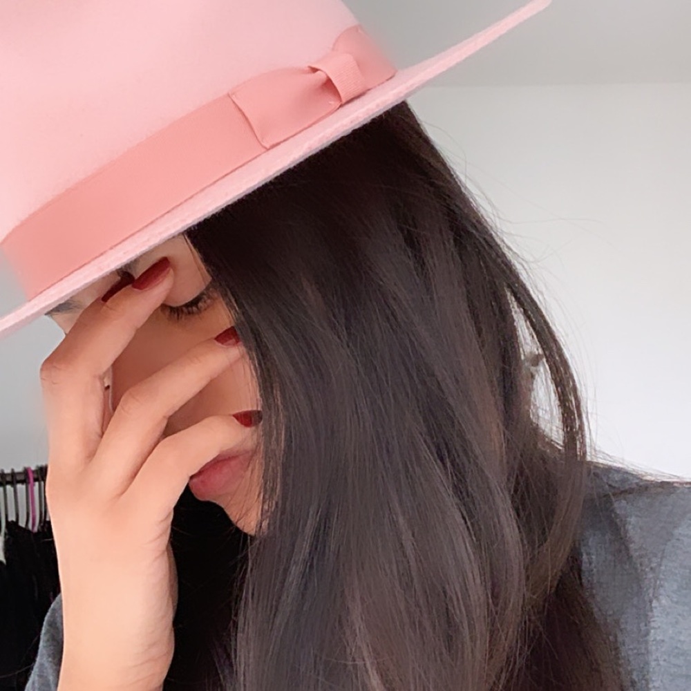 Lack of color THE STARDUST hat